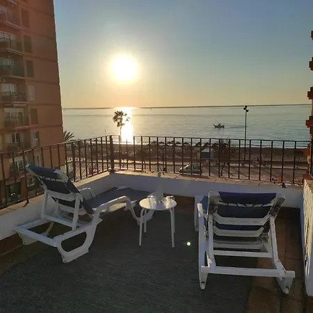 Atico Castillo Primera Linea Playa フエンヒロラ